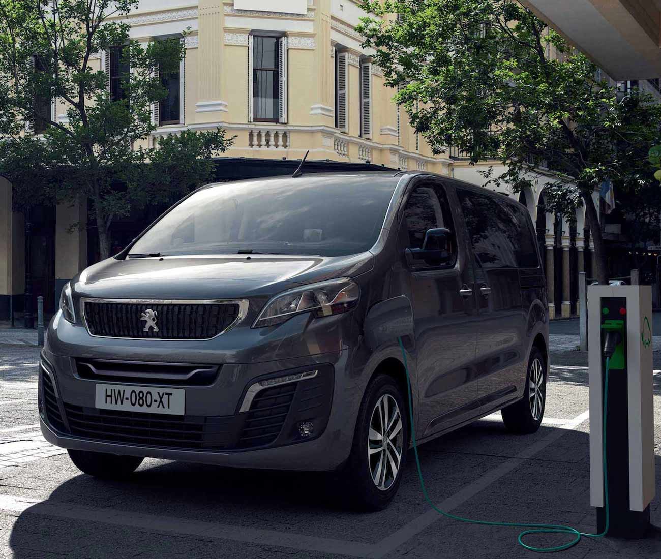 Peugeot E-Traveller 01