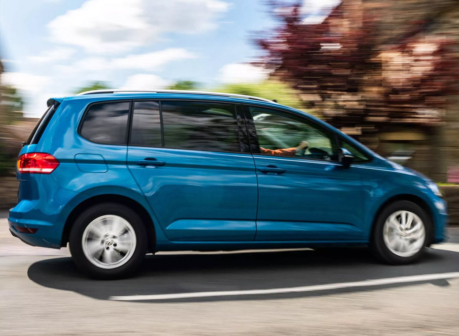 Volkswagen Touran 01