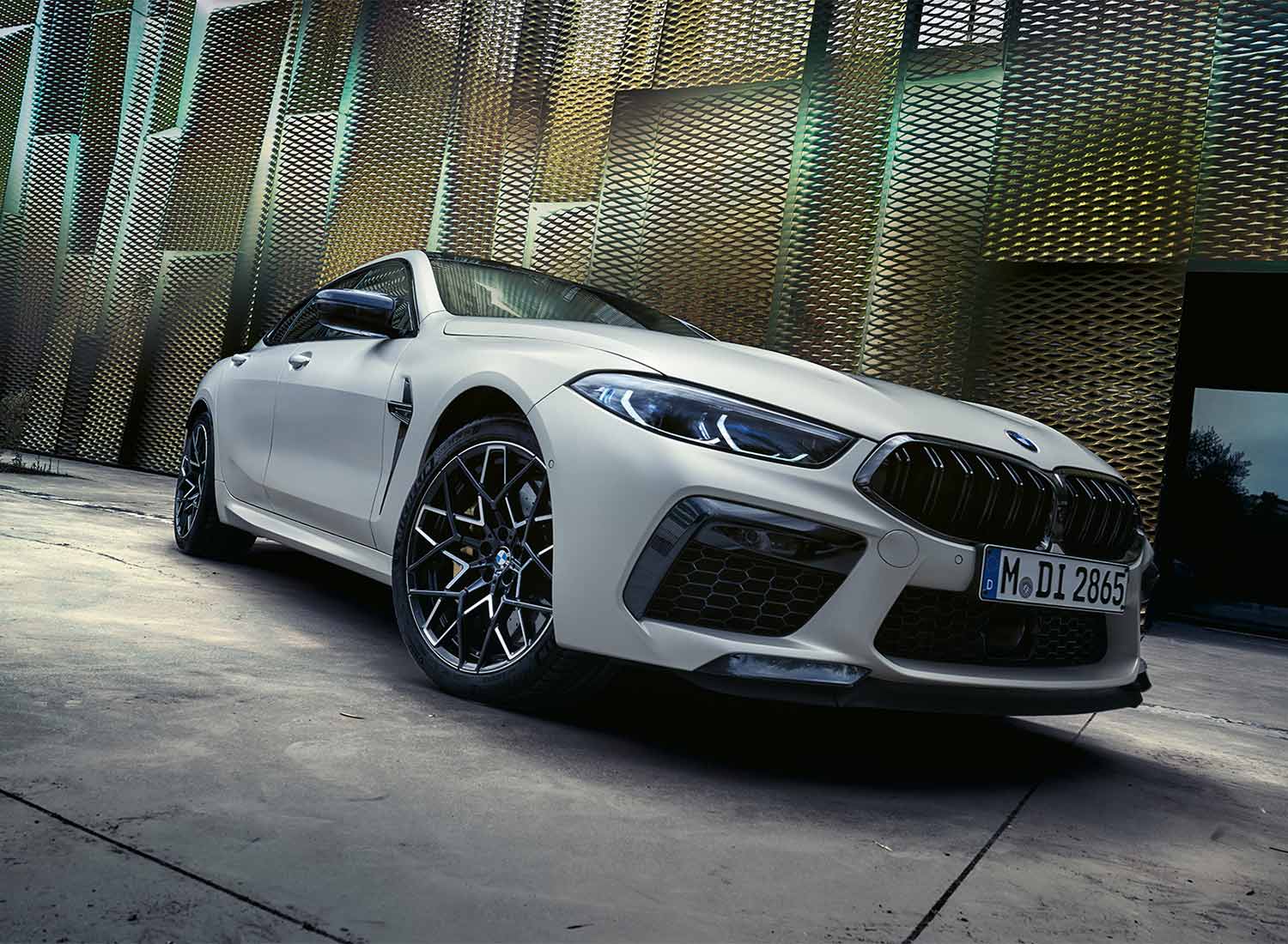 BMW M8 01