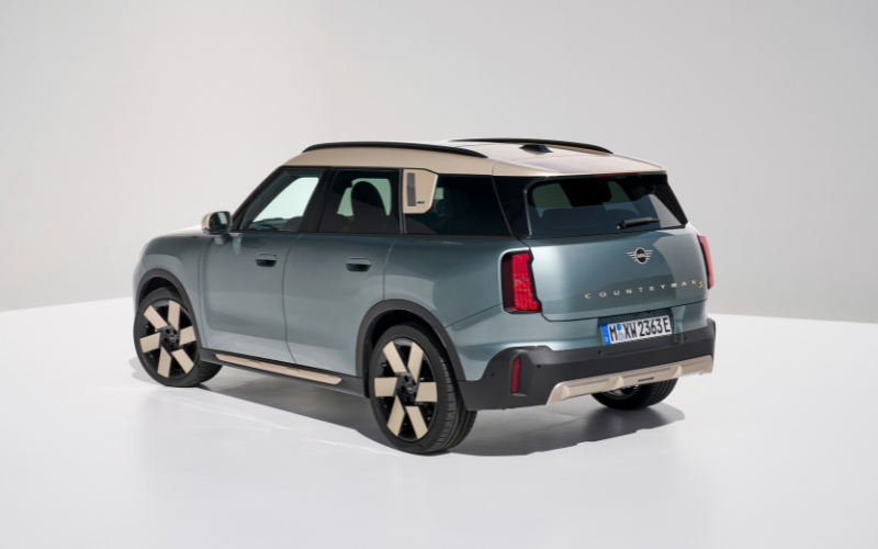 MINI Countryman rear view