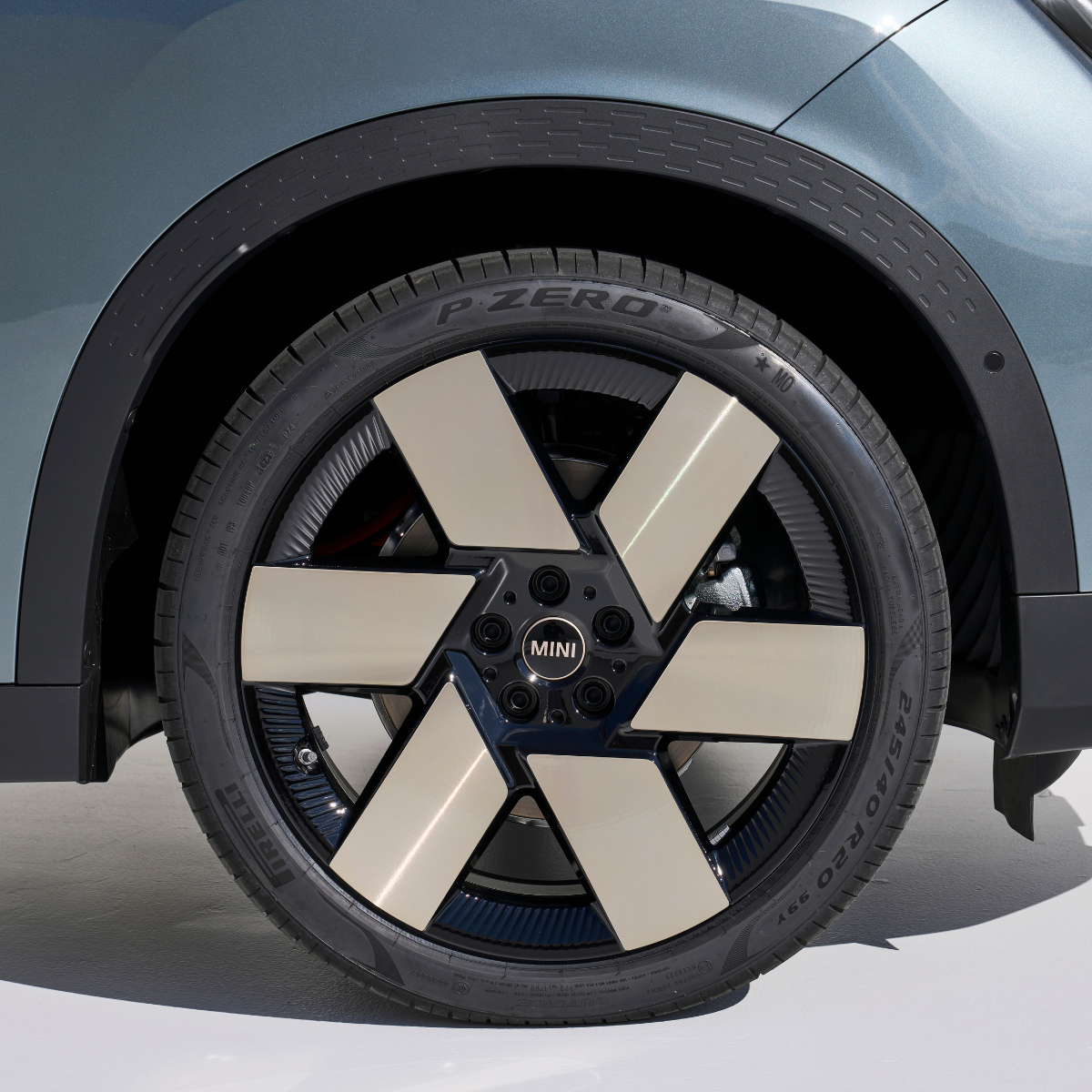 MINI Countryman alloy wheel