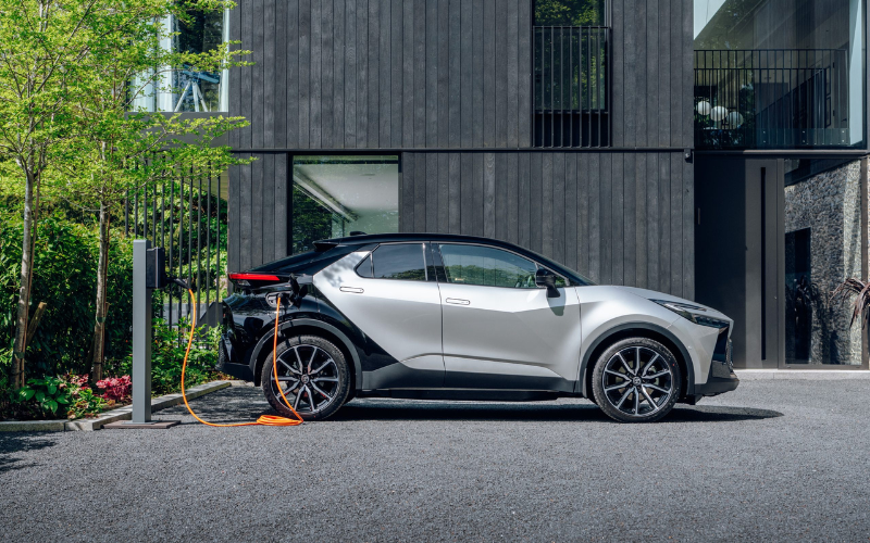 Toyota C-HR PHEV SUV
