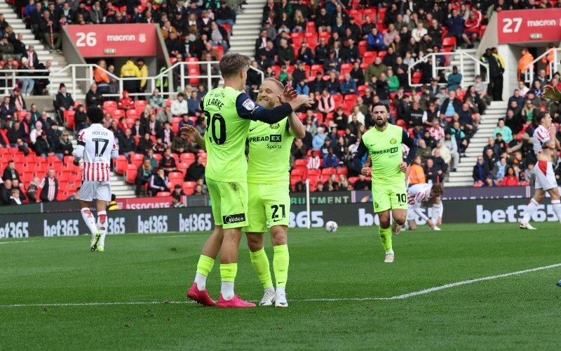 Sunderland Halt Winless Run to Maintain Play-Off Challenge