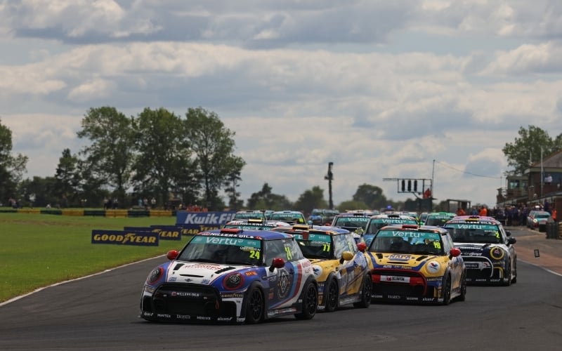EXCELR8 Pair Share Wins As Vertu MINI CHALLENGE Resumes