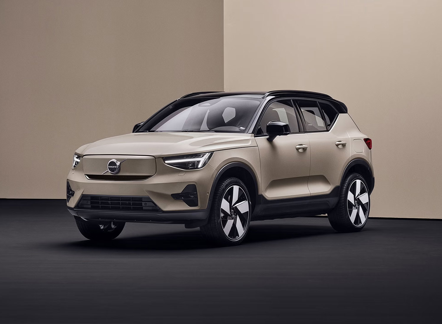 Volvo EX40 1