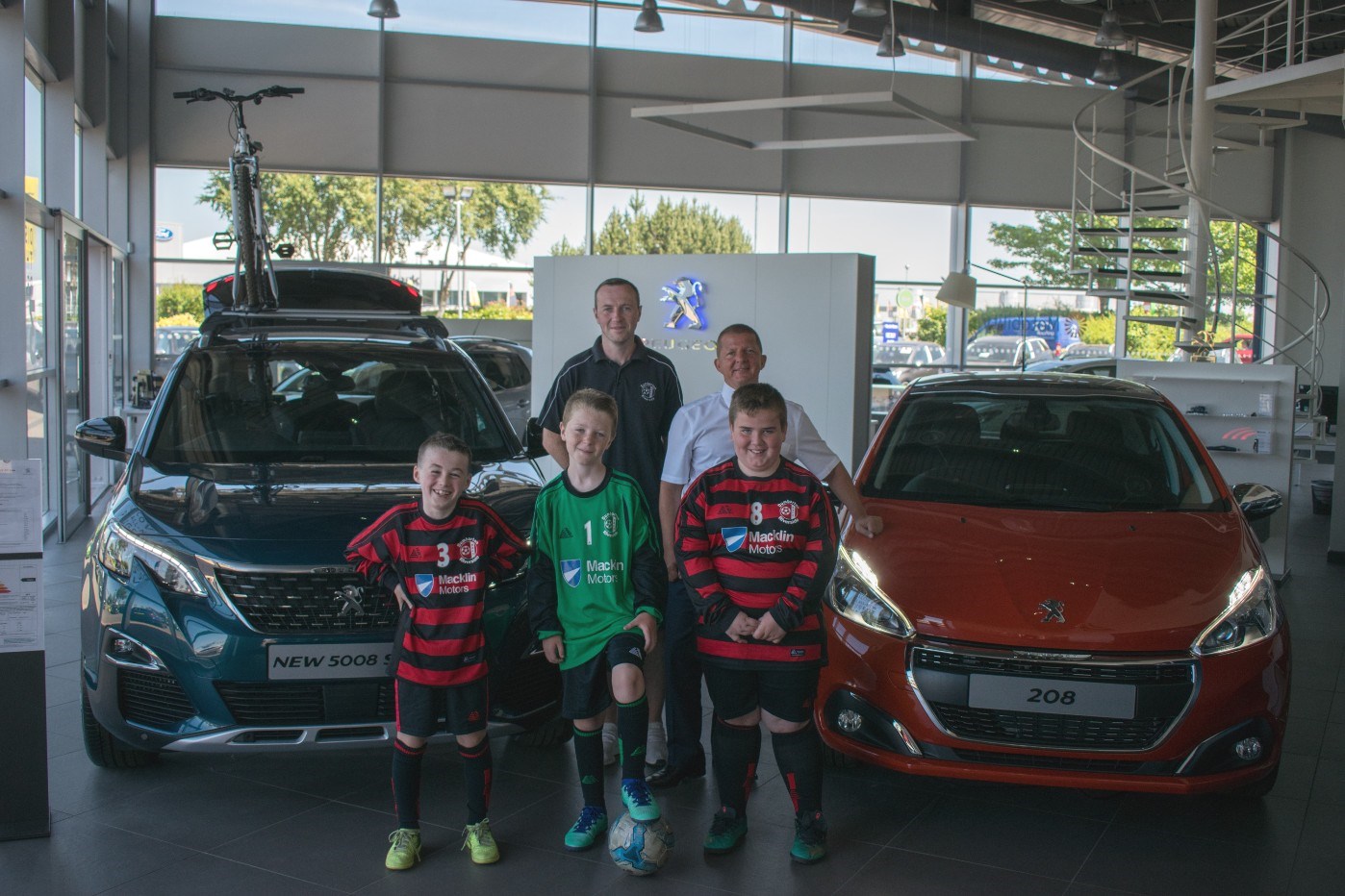 Macklin Motors promotes grassroots football with local club