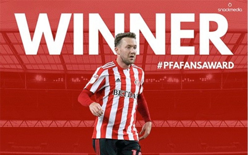 Sunderlands Aiden McGeady Wins League One Award