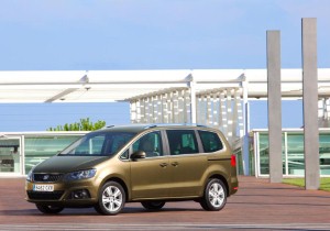 SEAT celebrates Alhambra's What Car? win