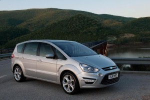 Ford tests warning system that communicates with car behind